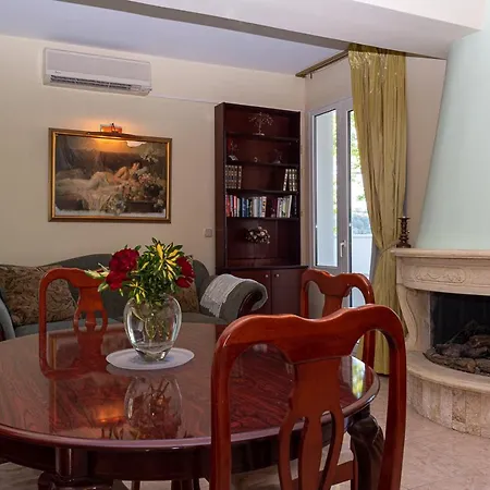 Vergis Epavlis Hotel 5*