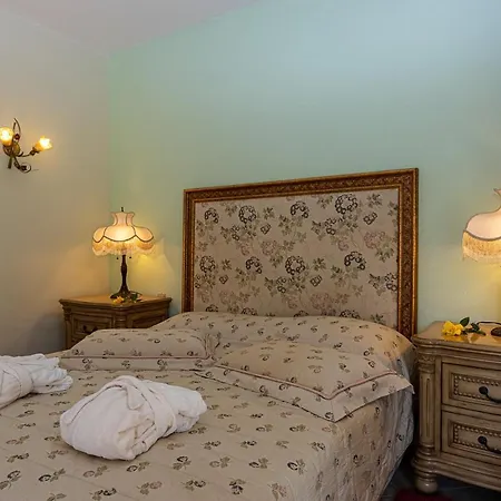 Vergis Epavlis Hotel Agios Myronas